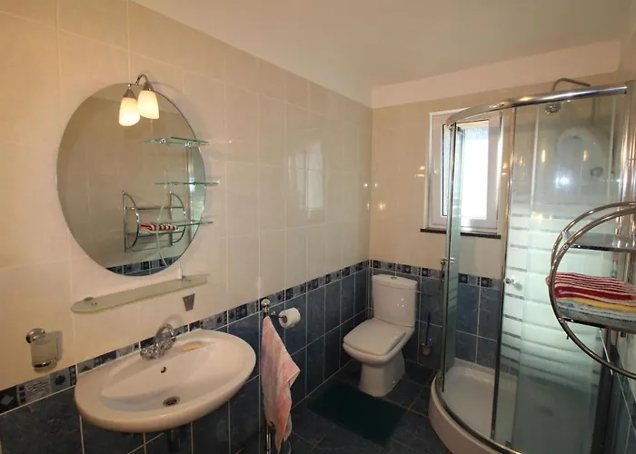 Centre & Free Private Parking Apartment Makarska