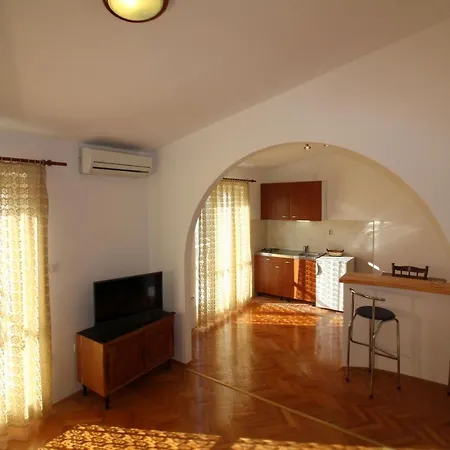 Centre & Free Private Parking Apartman Makarska