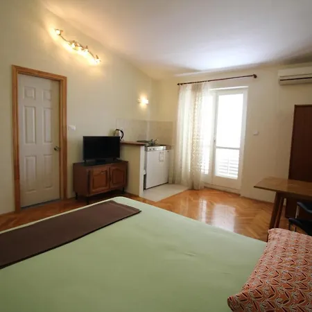 Centre & Free Private Parking